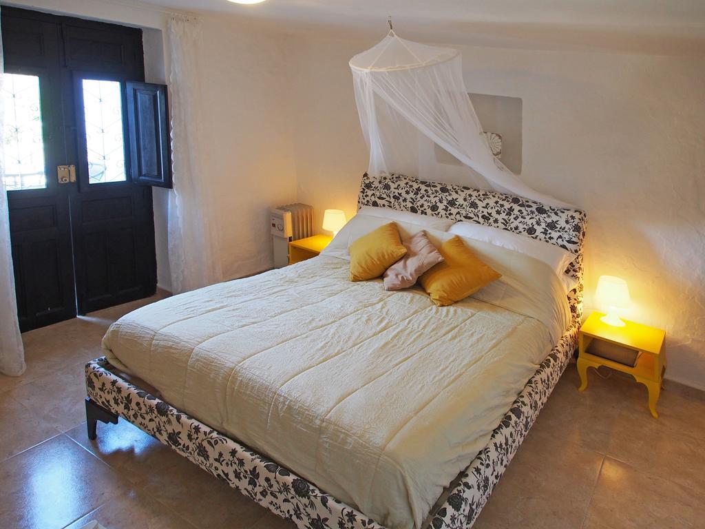 Casa Colina Otel Comares Oda fotoğraf
